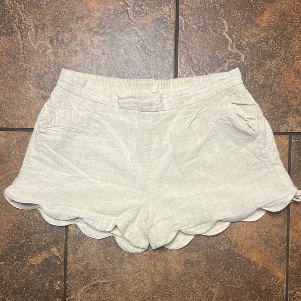 Eesome Cream High Waist Scalloped Shorts